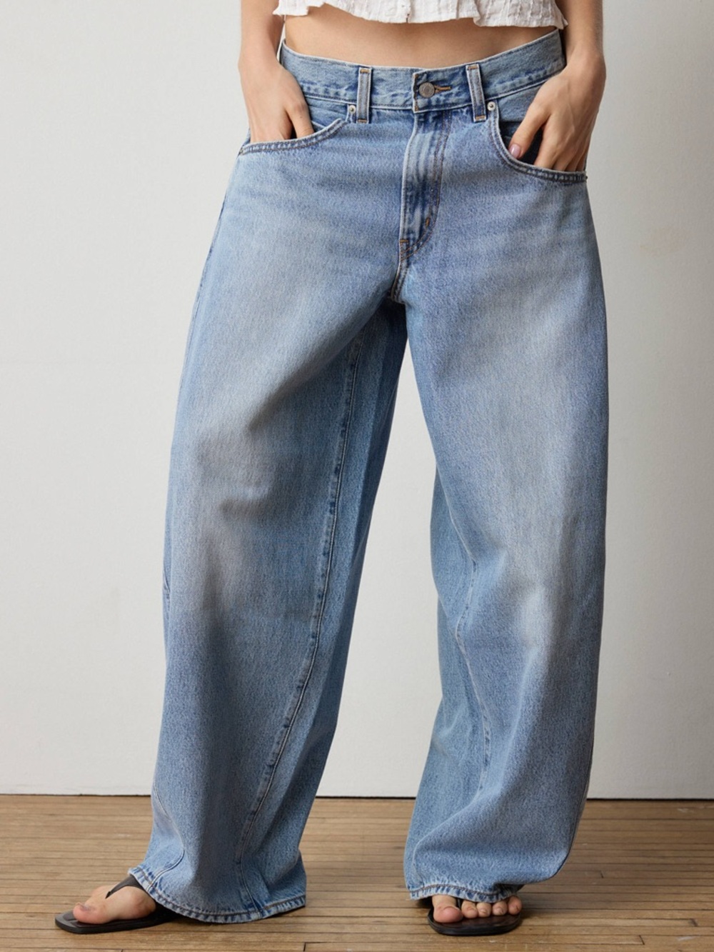 Levi’s Super Baggy Barrel Jean - Picture 2 of 4